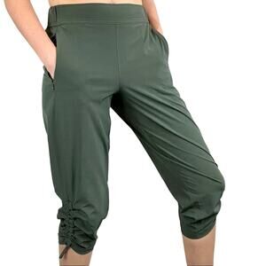 Calia by Carrie Underwood green ruched athletic capri pants size small